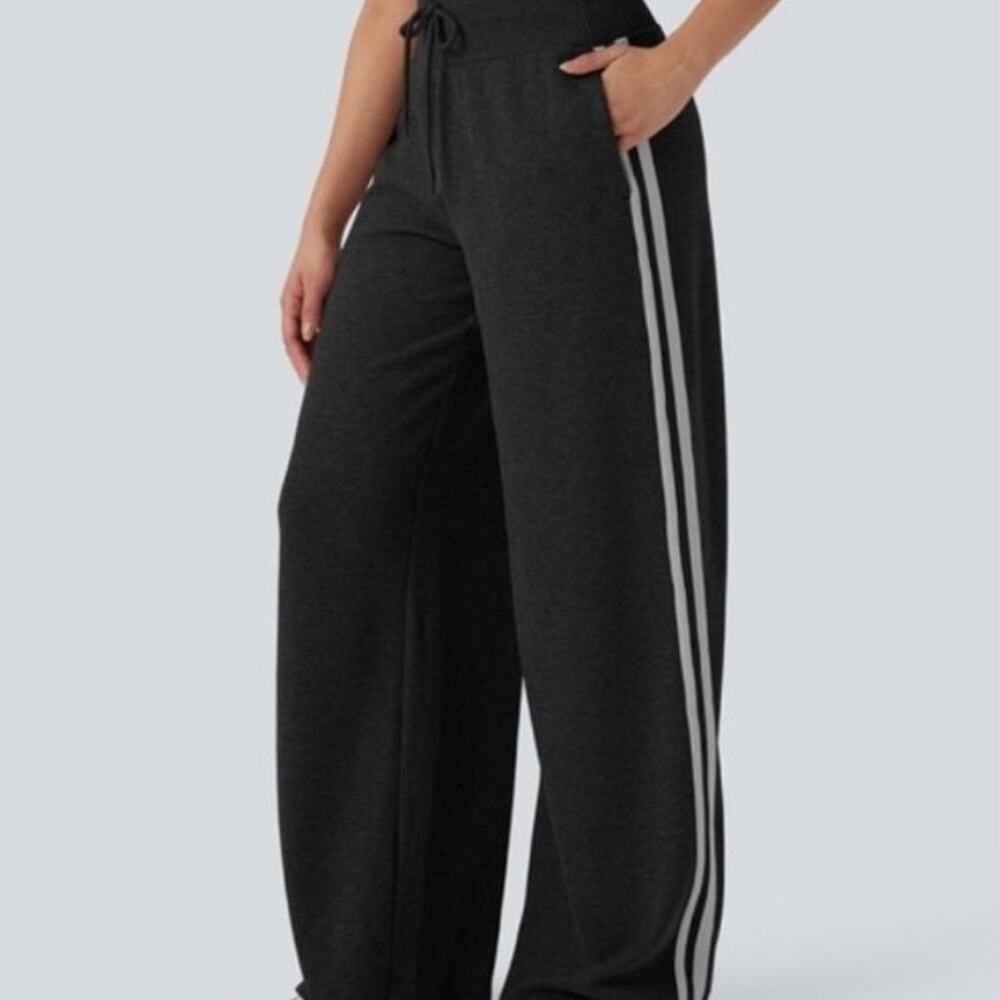 Halara flex high rise Drawstring track pants NWoT size XL
32" inseam